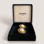 Vintage Chanel oorbellen origineel, Gebruikt, Ophalen of Verzenden, Knopjes of Stekers, Goud