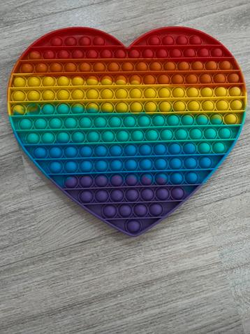 Fidget toy ( grote regenboog pop it) beschikbaar voor biedingen
