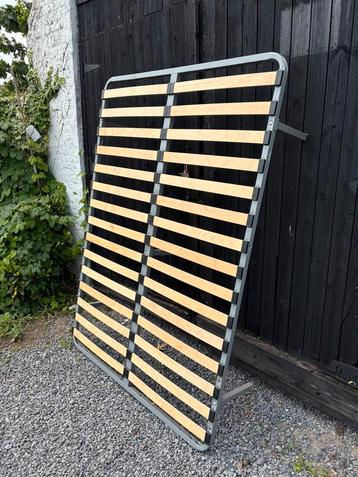 Lattenbodem op poten 2m x 1,4m beschikbaar voor biedingen