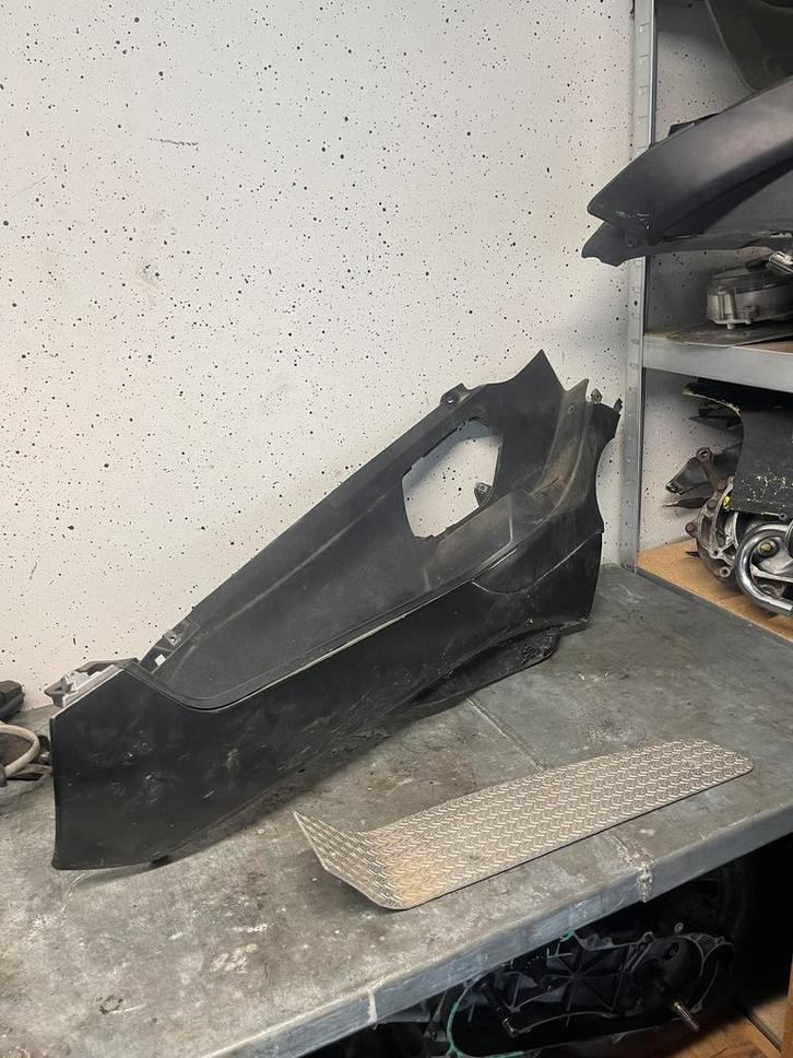 Treeplank Links Gilera Fuoco & Piaggio MP3 500cc, Motoren, Tuning en Styling, Ophalen