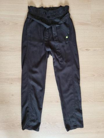 Zwarte broek - maat 146 beschikbaar voor biedingen