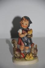 Hummel beeldje goebel * meisje die eten geeft * 199/v *12cm, Verzamelen, Ophalen of Verzenden, Gebruikt, Hummel