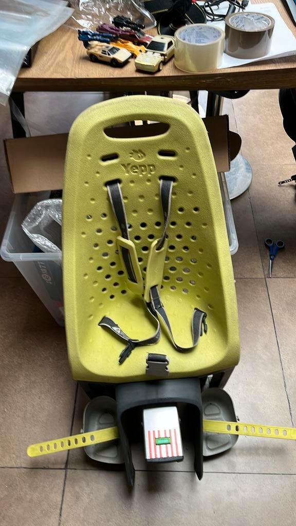 Yepp fietsstoel geel Thule Yepp Maxi, Fietsen en Brommers, Fietsaccessoires | Fietsstoeltjes, Zo goed als nieuw, Ophalen