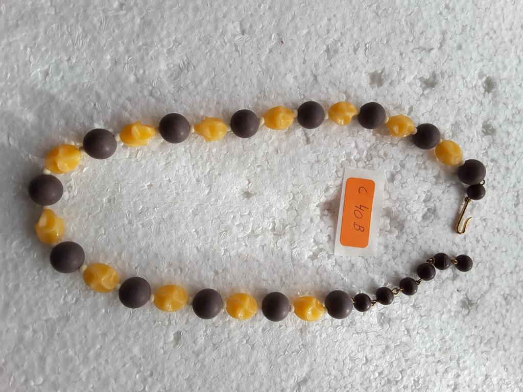 collier de fantaisie ras de cou 40 cm brun et orange C40B, Bijoux, Sacs & Beauté, Colliers, Enlèvement ou Envoi, Neuf, Brun, Synthétique