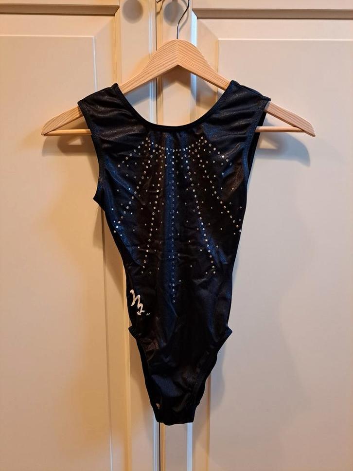 Turnpak Milano maat 32 (9-11 jaar), Sport en Fitness, Turnen, Zo goed als nieuw, Zwart, Ophalen of Verzenden