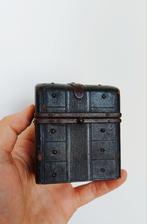 Antiek doosje, kistje, koffertje. Knopje werkt nog perfect, Antiek en Kunst, Ophalen of Verzenden