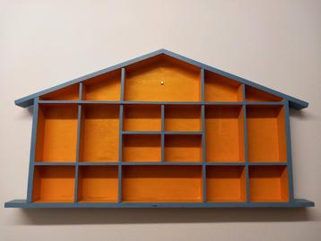 Wanddecoratie. Letterhuisje. beschikbaar voor biedingen