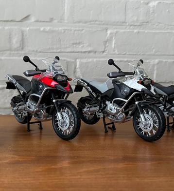 2 x 1:12 Maisto BMW R1200GSA beschikbaar voor biedingen