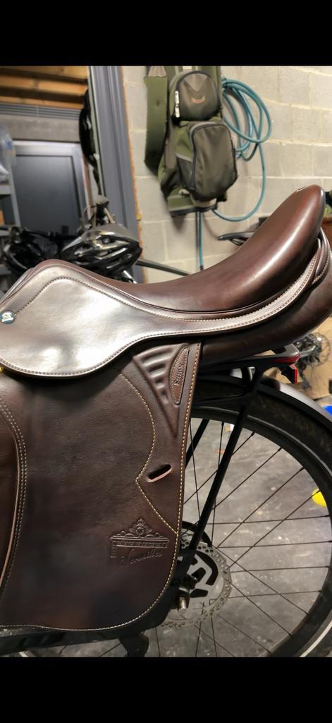 Selle de saut Prestige Versailles, Animaux & Accessoires, Chevaux & Poneys | Selles, Comme neuf, Obstacle, Enlèvement