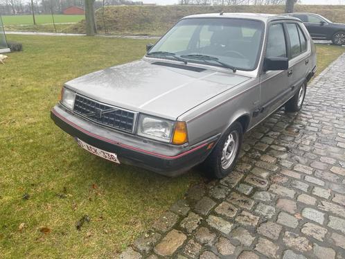 Volvo 340 benzine oldtimer, Auto's, Oldtimers, Particulier, Volvo, Benzine, Overige carrosserie, 4 deurs, Handgeschakeld, Zilver of Grijs