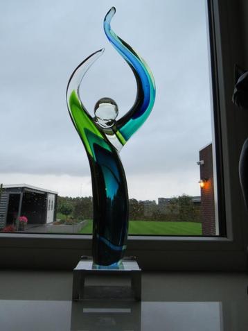 Glassculptuur beschikbaar voor biedingen