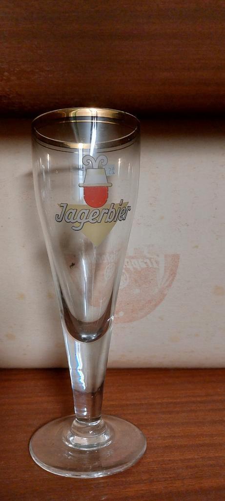 Decalco JAGERBIER  hoge fluit , dubbel gouden boord ., Verzamelen, Biermerken, Ophalen of Verzenden