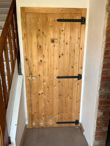 Porte en bois beschikbaar voor biedingen
