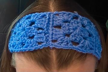 Bandeau bleu au crochet beschikbaar voor biedingen