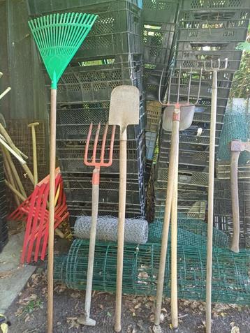 12- stuks tuingereedschap beschikbaar voor biedingen