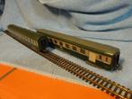 Twee personenauto's van Jouef SNCF HO, Hobby en Vrije tijd, Modeltreinen | H0, Gebruikt, Jouef, Gelijkstroom of Wisselstroom, Wagon