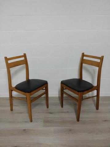 2 vintage stoelen | retro stoelen beschikbaar voor biedingen