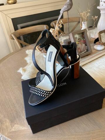 Sandalen Thiron beschikbaar voor biedingen
