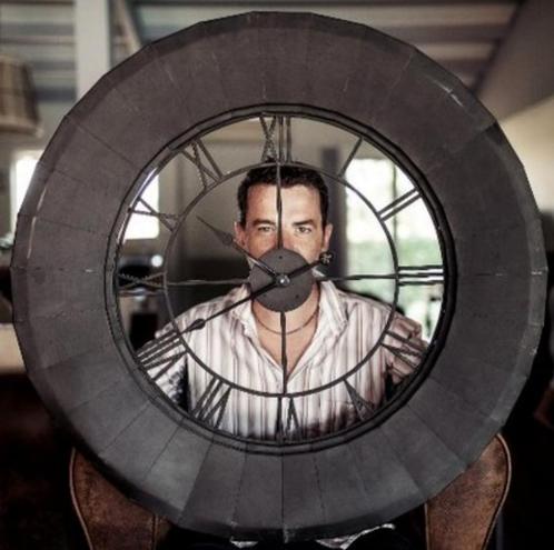 Prachtig metalen groot wandklokhorloge, Huis en Inrichting, Woonaccessoires | Klokken, Zo goed als nieuw, Ophalen of Verzenden