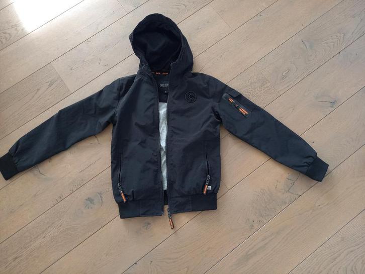 Maat 152 : jas regenjas met kap Cars Jeans zwart nieuwstaat, Enfants & Bébés, Vêtements enfant | Taille 152, Comme neuf, Garçon