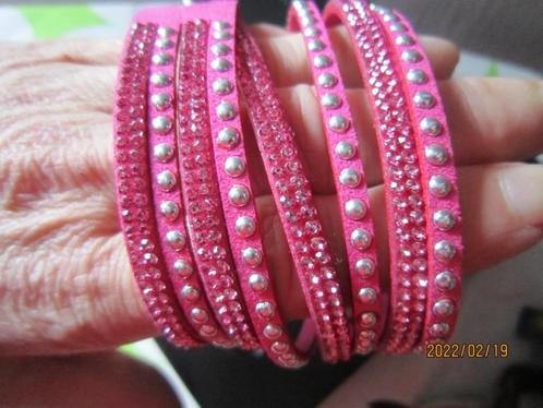 Roze dubbele wikkelarmband met strass steentjes, Handtassen en Accessoires, Armbanden, Gebruikt, Kunststof of Plastic, Roze, Met strass