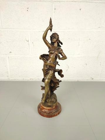 Bronzen beeld dame met fakkel beschikbaar voor biedingen
