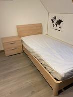 Eenpersoonsbed en nachtkastje, Beige, 90 cm, Gebruikt, Eenpersoons