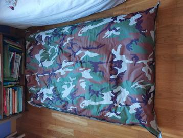 Degelijke grote zitzak, camouflageprint beschikbaar voor biedingen