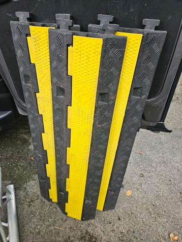 3x Kabelgoten 100cm beschikbaar voor biedingen