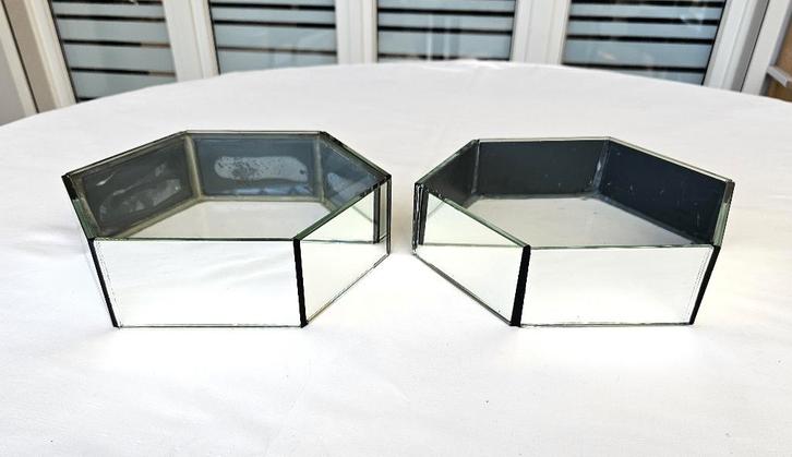 2 bloempotten/ schalen vervaardigd in dik spiegelglas, Tuin en Terras, Bloempotten, Zo goed als nieuw, Binnen, Minder dan 40 cm