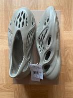 Yeezy Foam RNR Stone Salt - 44,5, Neuf, Enlèvement ou Envoi, Autres couleurs, Baskets