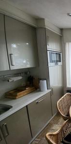 Moderne taupe/zandbeige hoogglans hoekkeuken GEDEMONTEERD, Huis en Inrichting, Keuken | Complete keukens, Overige kleuren, Hoekkeuken