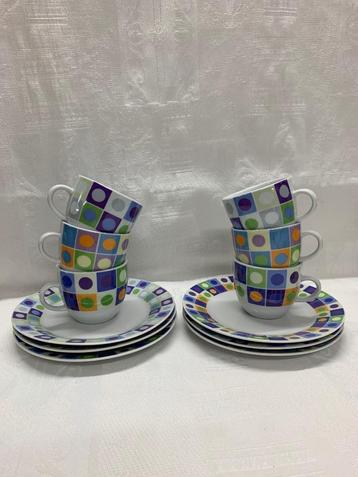 6 kleurige kopjes en 6 dessertborden beschikbaar voor biedingen