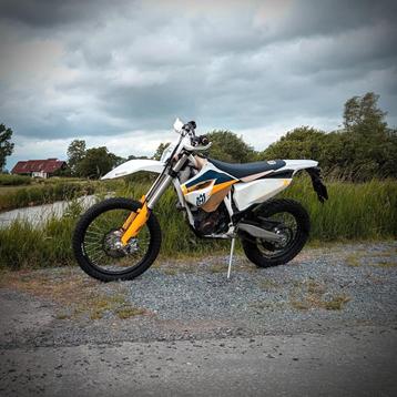 Husqvarna FE 350 4624km, zeer goede staat (evt. Supermotard) beschikbaar voor biedingen
