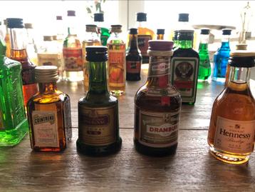 Bouteilles d’alcool miniature jamais ouverte, Neuf