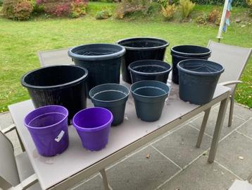 Lot de grands pots en plastique pour fleurs beschikbaar voor biedingen