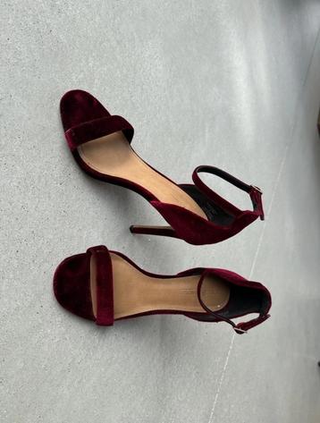 Asos hakje rood fluweel beschikbaar voor biedingen