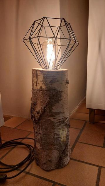 Lampe à poser en bois.  beschikbaar voor biedingen
