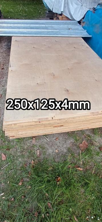 Panneau de bois Multiplex  beschikbaar voor biedingen