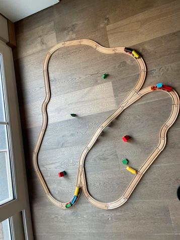 Houten trein beschikbaar voor biedingen