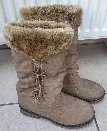 Beige-bruine warme winterlaarzen van supermode maat 36/37 beschikbaar voor biedingen