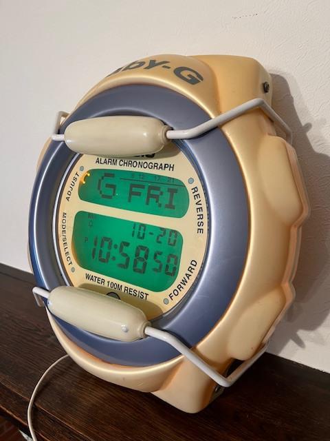 Casio Baby-G reclame lichtbak, display, Antiek en Kunst, Curiosa en Brocante, Ophalen