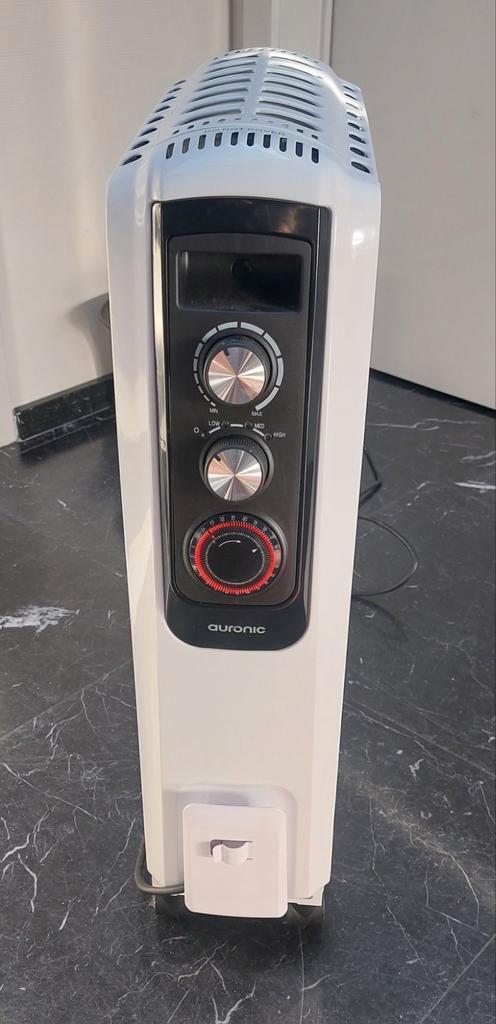 Olieradiator Auronic. Thermostaat. 2000w. 3 standen.Timer., Huis en Inrichting, Kachels, Zo goed als nieuw, Ophalen of Verzenden