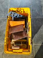 Bak met materiaal om te plaasteren, Ophalen