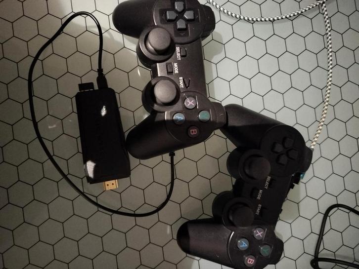 7000 games met twee controles er bij, Games en Spelcomputers, Spelcomputers | Nintendo Consoles | Accessoires, Draadloos, Ophalen of Verzenden