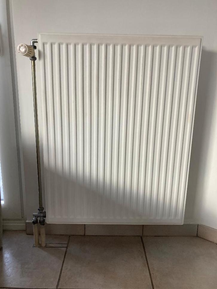 TWEE plaatradiatoren  Type 22, Doe-het-zelf en Bouw, Verwarming en Radiatoren, Zo goed als nieuw, Radiator, Ophalen