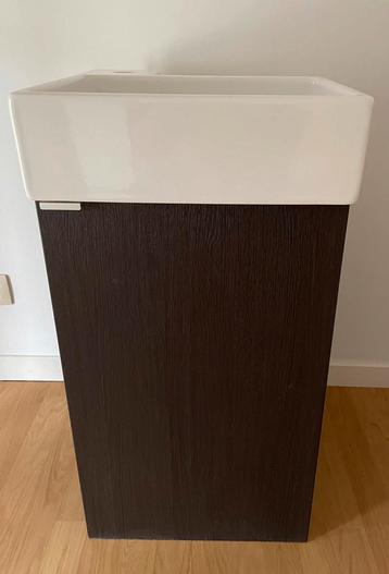 Ikea badkamermeubel met wastafel beschikbaar voor biedingen
