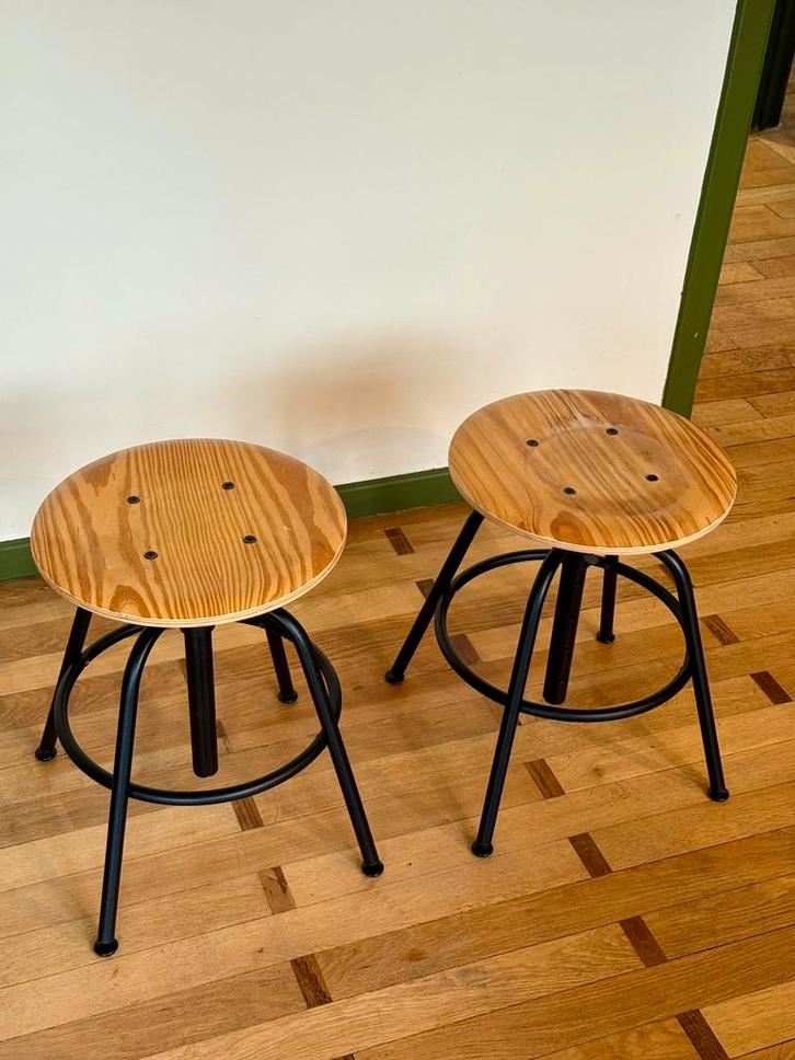 2 tabourets IKEA Kullaberg — industriels et réglables, Maison & Meubles, Tabourets, Utilisé, Bois, Réglable en hauteur, Enlèvement