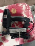 Agrafeuse dans coffre à outils garni. NEUF, Bricolage & Construction, Enlèvement, Neuf