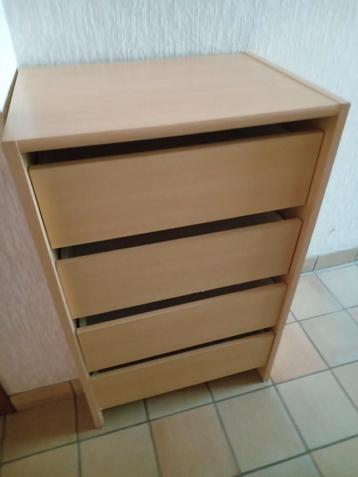 Commode .88 X.54 X 40 cm beschikbaar voor biedingen
